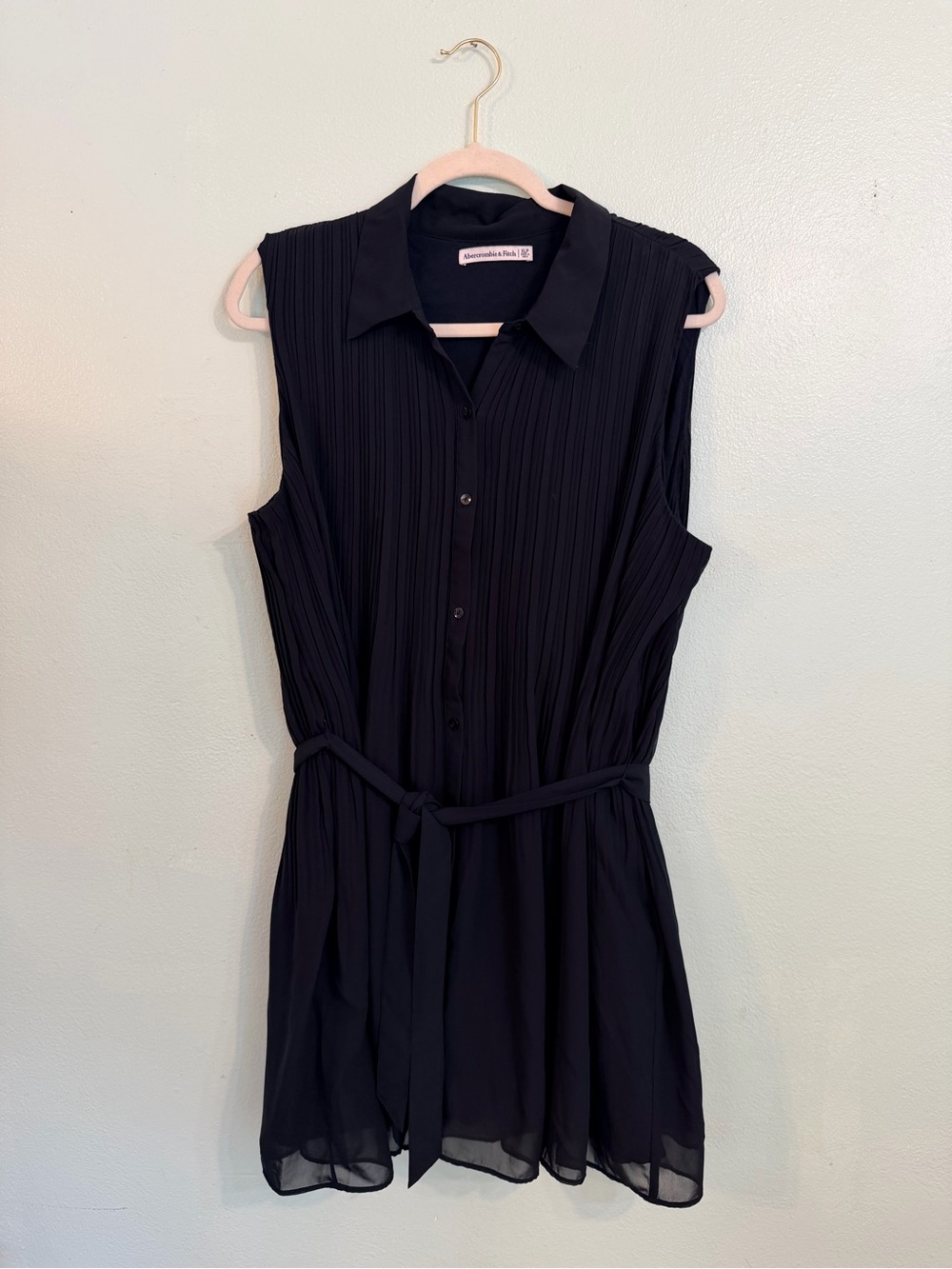 Abercrombie & Fitch Black Sleeveless Pleated Shirt Dress with Tie
